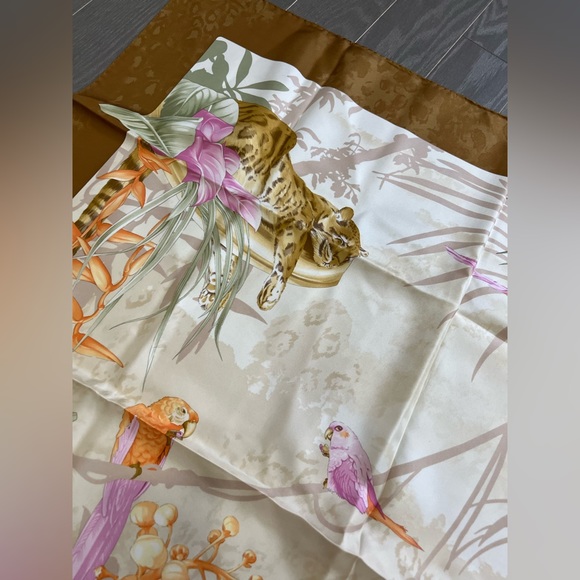 Ferragamo silk scarf - Picture 2 of 6